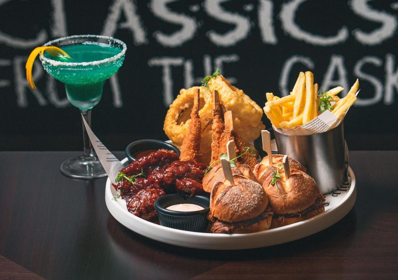 City Centre Rotana Doha Luaran gambar A platter of starters at a restaurant
