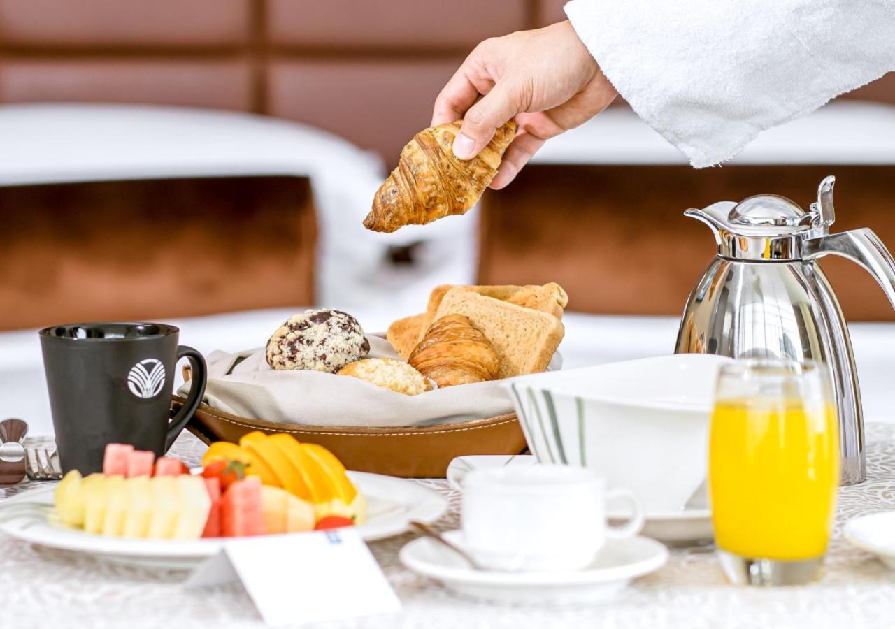 City Centre Rotana Doha Luaran gambar Room service