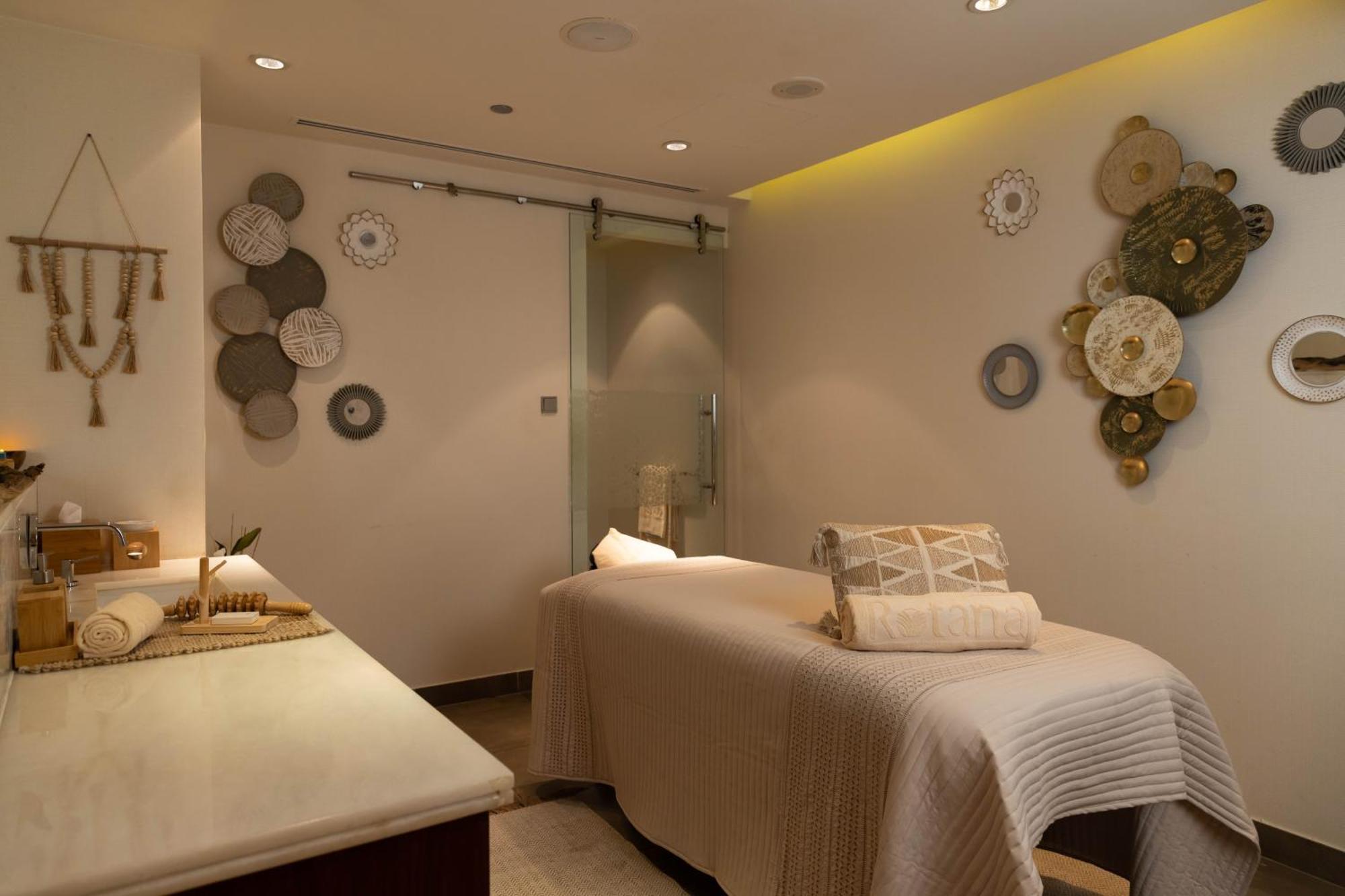 City Centre Rotana Doha Luaran gambar A treatment room at the spa
