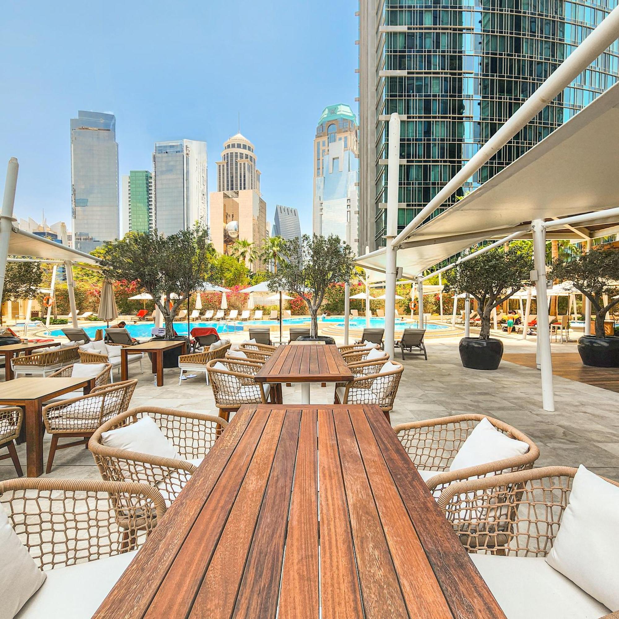 City Centre Rotana Doha Luaran gambar The pool at The Westin