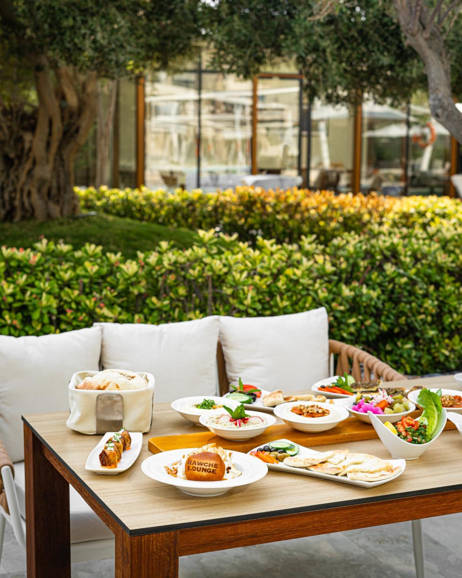 City Centre Rotana Doha Luaran gambar A selection of dishes at the restaurant